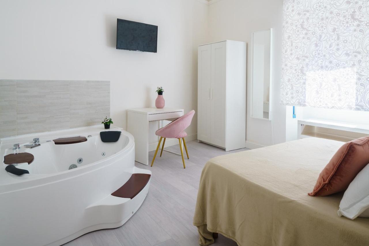 Atena Rooms Кальярі Екстер'єр фото